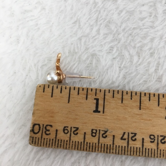 Cute Dainty Reindeer Christmas Earrings Deer Pearl - Picture 4 of 4